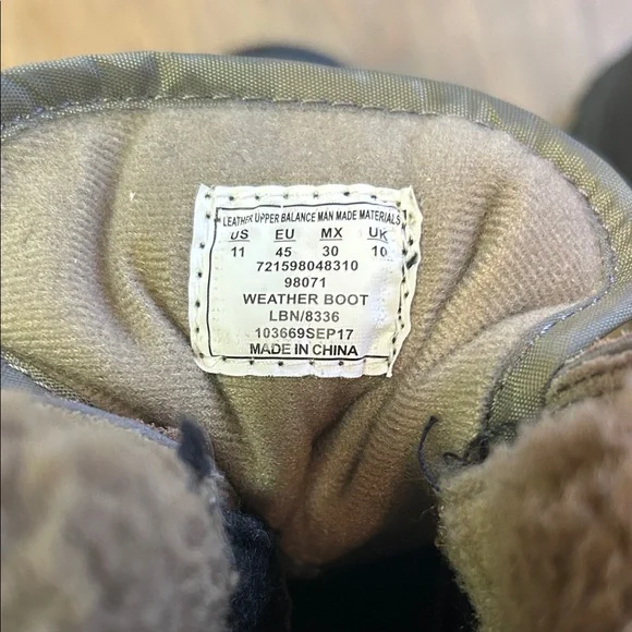 Men’s Brown and Black Winter Boots size 11 - Picture 2 of 6